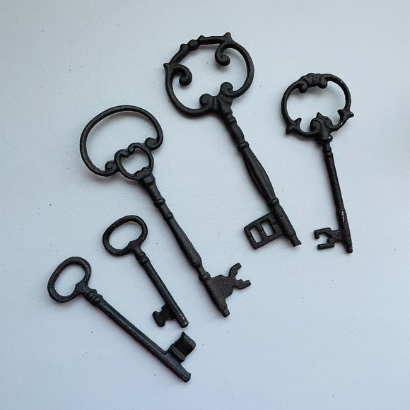 American Vintage Accents Decorative Vintage Ornamental Antique Cast Iron Keys Set Of 5
